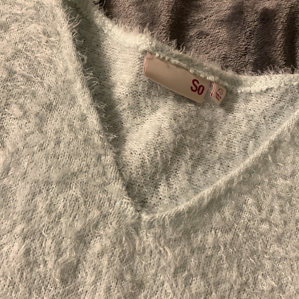 womens super cute fuzzy top - Picture 2 of 3